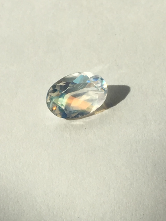 レインボームーンストーン ルース 約0.55ct 1枚目の画像