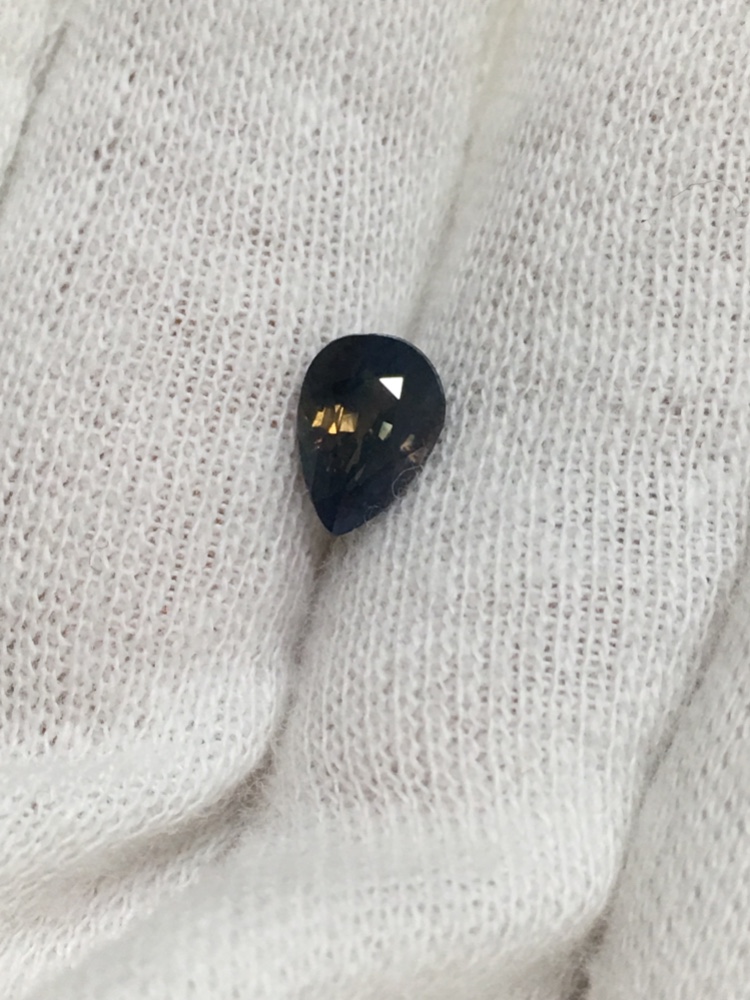 バイカラーサファイア  ルース　約0.9ct