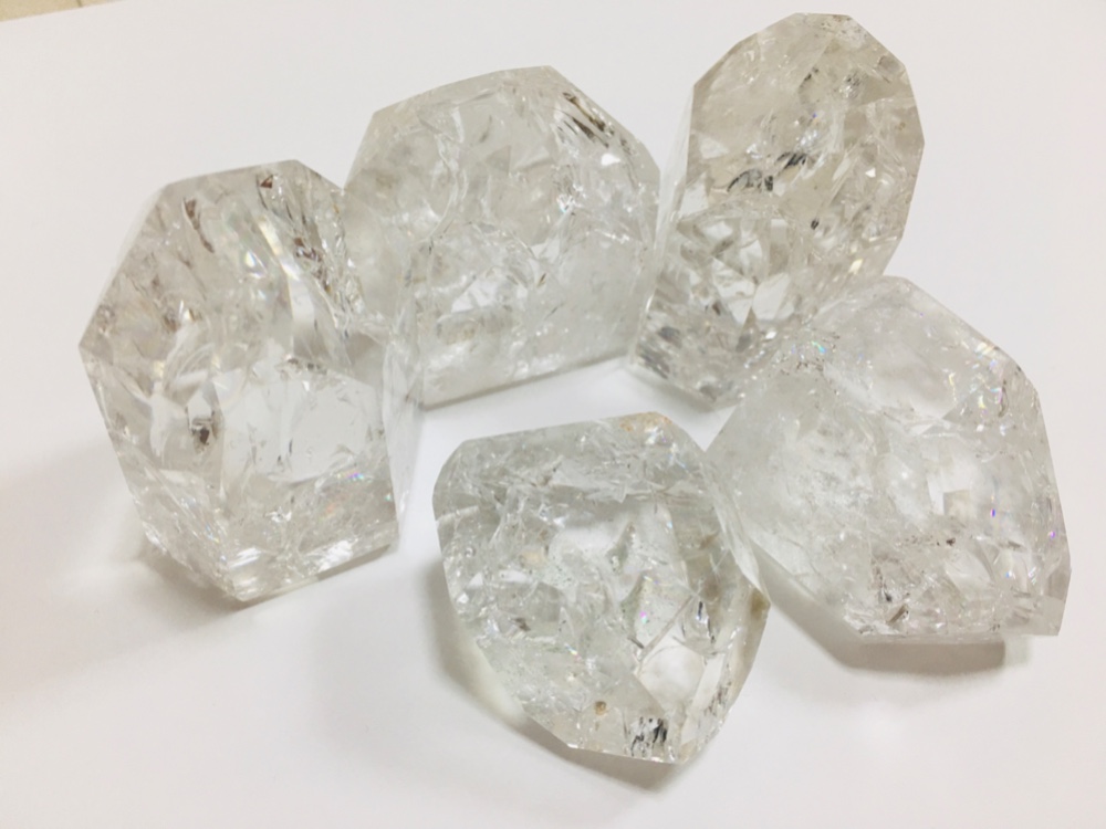 クラック水晶　まとめ売り　55本 楽天市場】クラック水晶 タンブル 磨き石【約100g(約8個前後