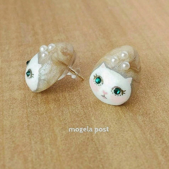 【新色】14kgf♡lady white catの耳飾り♡emerald green color 1枚目の画像