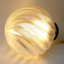 直径 9 cm 波模様つきボールランプ (100 V 6 W 電球色 LED 電球 白熱灯 40 W 相当) 1枚目の画像