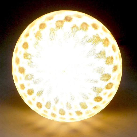 直径 9 cm フィボナッチ模様つきボールランプ (100 V 6 W 電球色 LED 電球 白熱灯 40 W 相当) 3枚目の画像