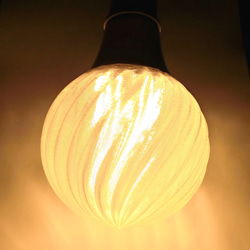 おしゃれにきらめく 3Dデザイン電球 ストライプ模様，白熱灯30-100W相当，直径7～18cm 100V E26 5枚目の画像