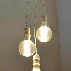 3灯 LED 3Dデザイン電球つき おしゃれなペンダントライト (渦巻き模様つき，180～300W 相当) 2枚目の画像