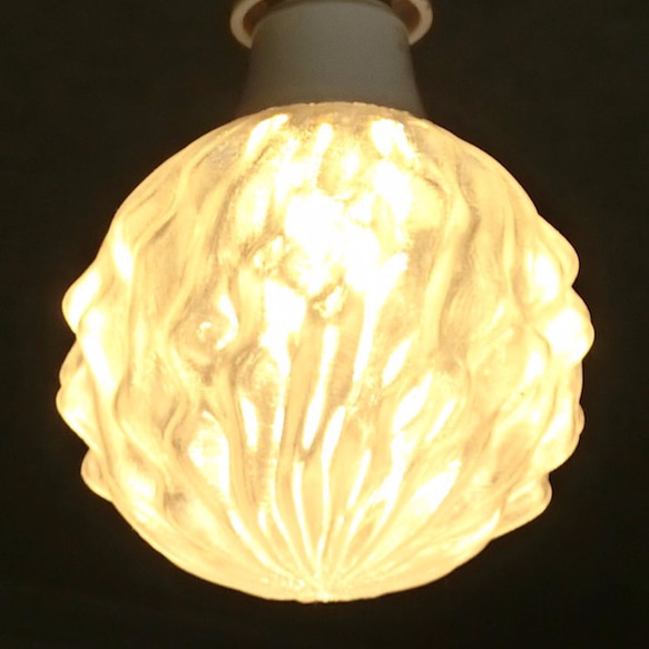 LED 3D デザイン電球がついた おしゃれに きらめくペンダントライト (深い波模様つき，30～100 W 相当) 3枚目の画像
