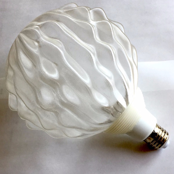 おしゃれにきらめく3Dデザイン電球 (深く荒い模様，白熱灯80W相当，直径8〜14cm 100V12W 口金E26) 5枚目の画像