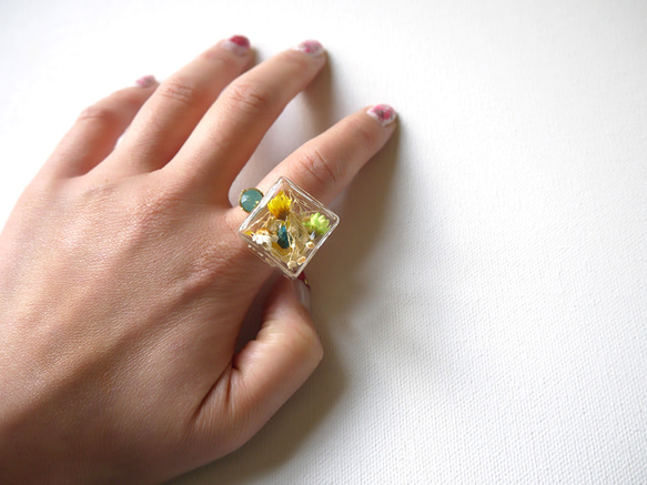 キューブ型ガラスドーム　指輪、フリーサイズ 1枚目の画像