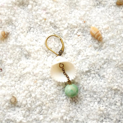 《予約販売》◆天然石◆夏限定　貝殻に真珠代わりの天然石ピアス 2枚目の画像