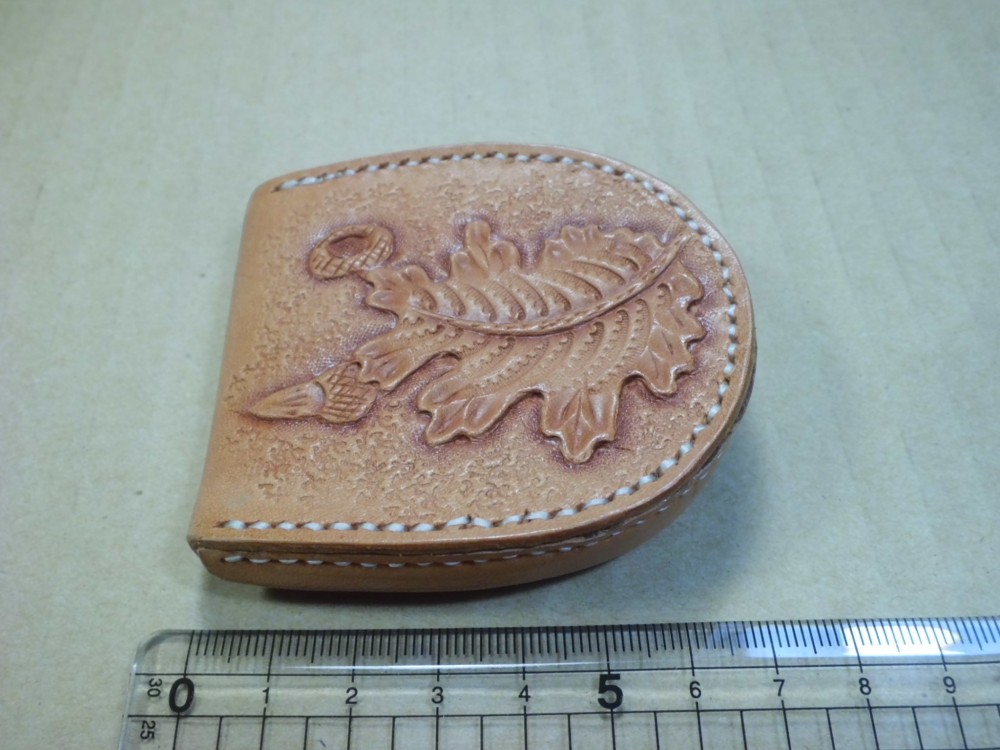 牛革・馬蹄型カービング入り小銭入れ（ヌメ革）