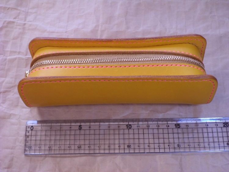 ペンケース（黄色）