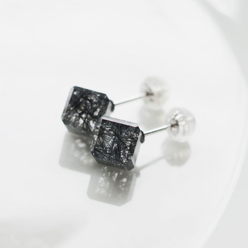 K14WG ブラックルチルクォーツ キューブ形 スタッドピアス ピアス