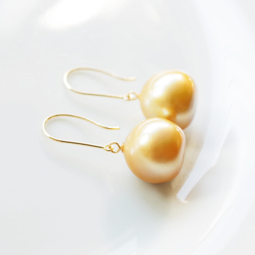 K18 ぽってりしたゴールデンパールのフックピアス（イヤリング可能