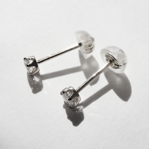 Pt900 シンプル ダイヤモンド ピアス 両耳0.2ct ピアス（スタッド・一