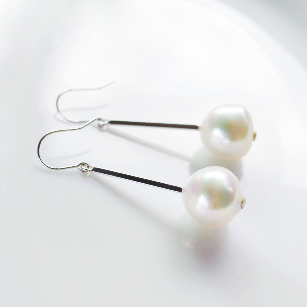 K14WG 白蝶パールのデザインピアス