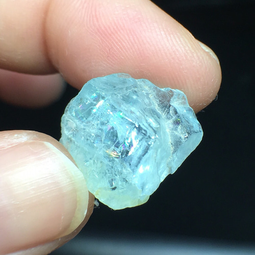 キラキラ虹入りのアクアマリン原石！鉱物 天然石 ナイジェリア産