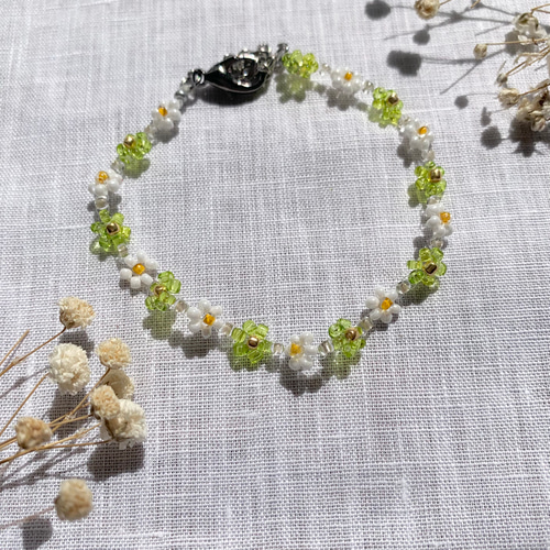 黄緑のお花のビーズブレスレット ブレスレット Baby Marguerite