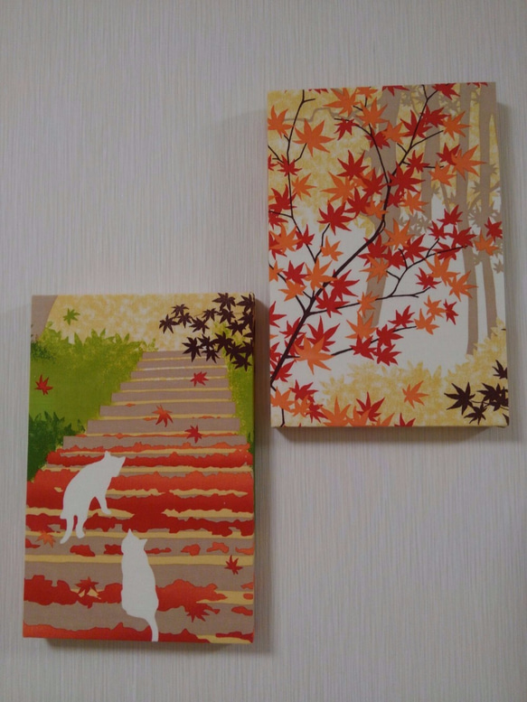 新作　壁に簡単ピタッ！紅葉の絨毯を散歩するねこ♪20ｃｍ×30ｃｍ角（ファブリックパネル） 2枚目の画像