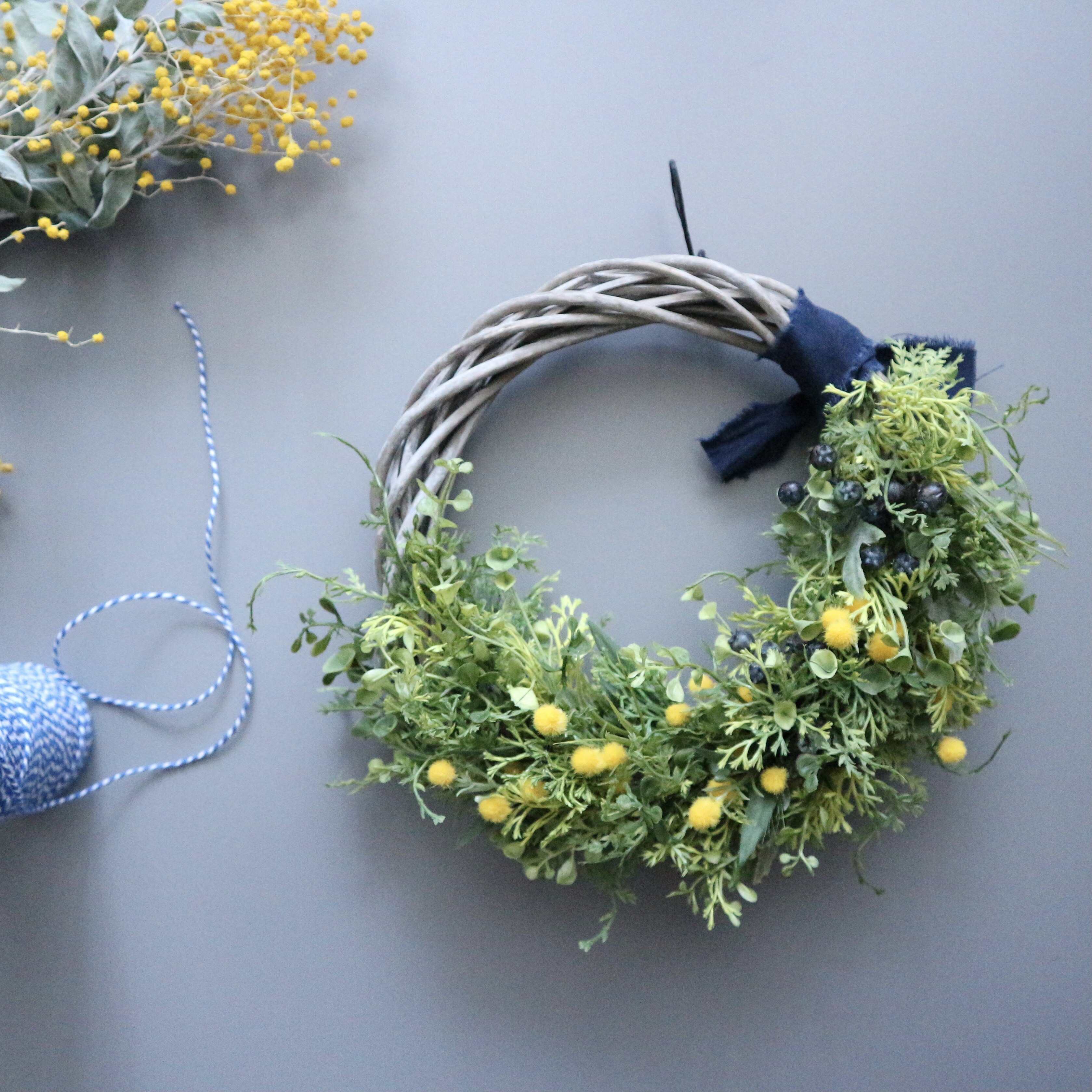 ミモザのハーフリース 25cm 人造花 Bleu du cielブリュドシェル