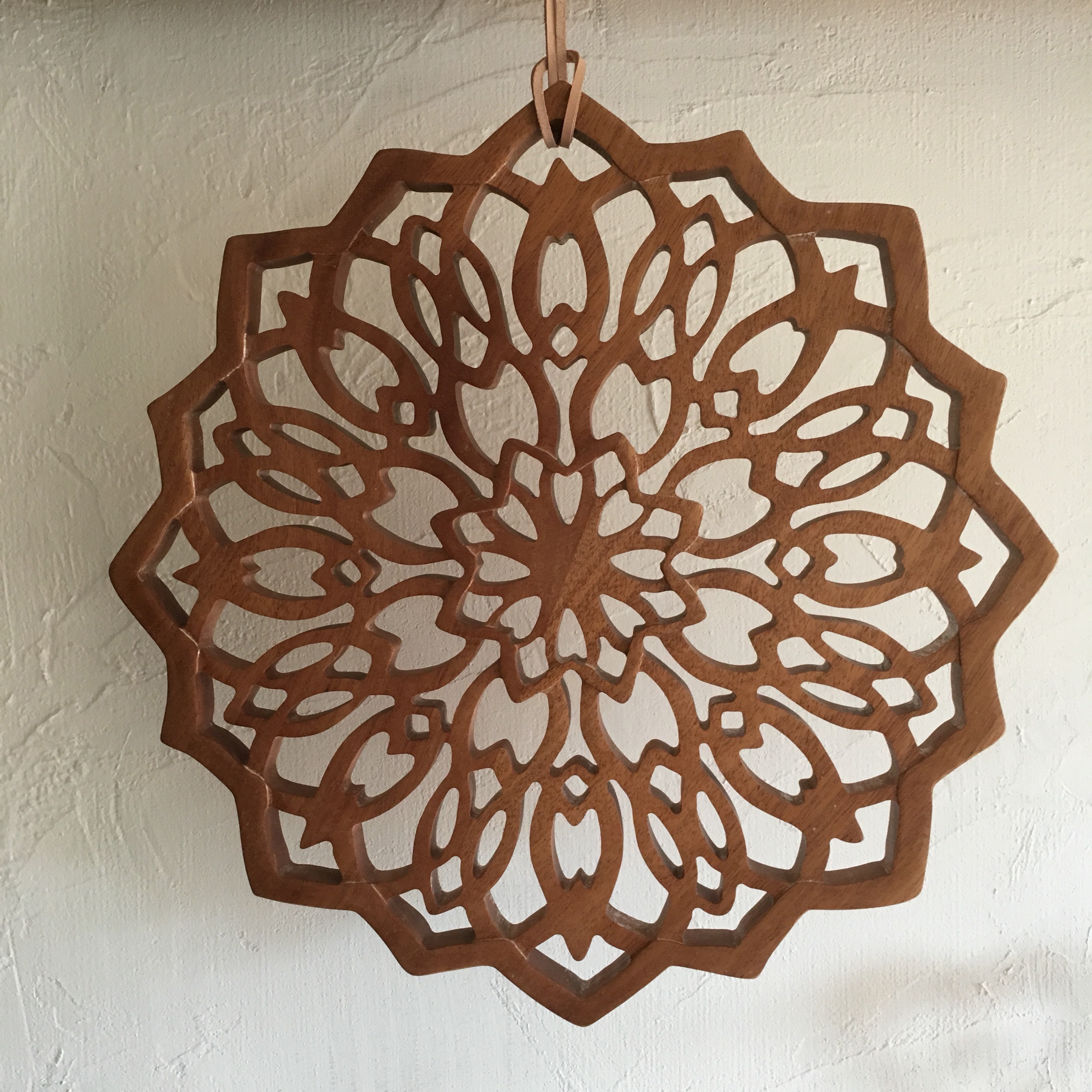 幾何学模様と曼荼羅柄のウッドオブジェ