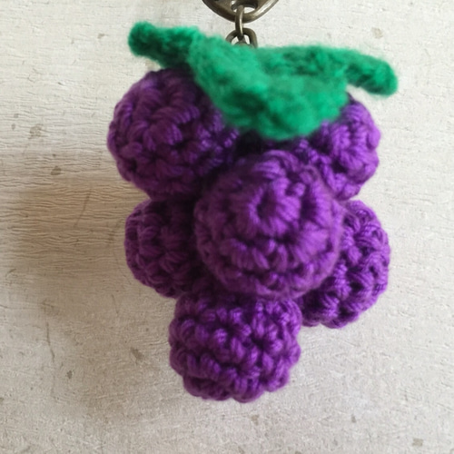 あみぐるみ ぶどうのキーホルダー あみぐるみ あみむめも 通販 2764885