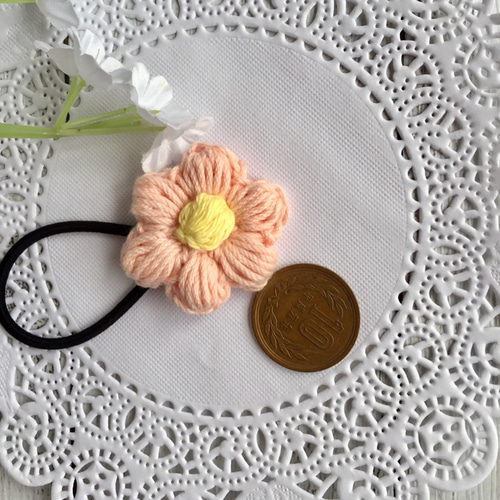ぷっくりお花のヘアアクセ☆コットン糸☆選べるヘアゴム・ヘアクリップ