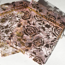 ２点以上送料無料：１２ｘ１０センチ：オーガンジーバッグ／ポーチ：バラの花巾着袋：ゴールド＆ローズピンク：１０枚 3枚目の画像