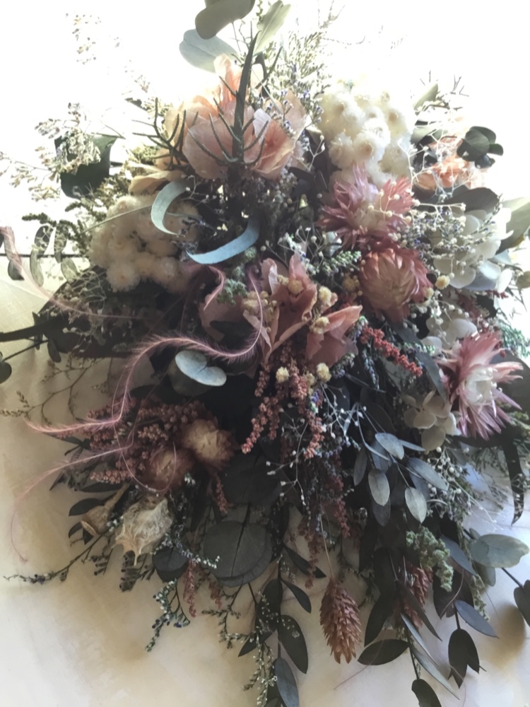 ユーカリのクラッチブーケ＊コーラル