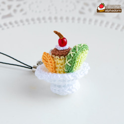 レース糸を編んで作るあみぐるみラグビーボールのストラップ【キット