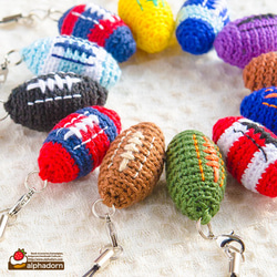 レース糸を編んで作るあみぐるみラグビーボールのストラップ【キット