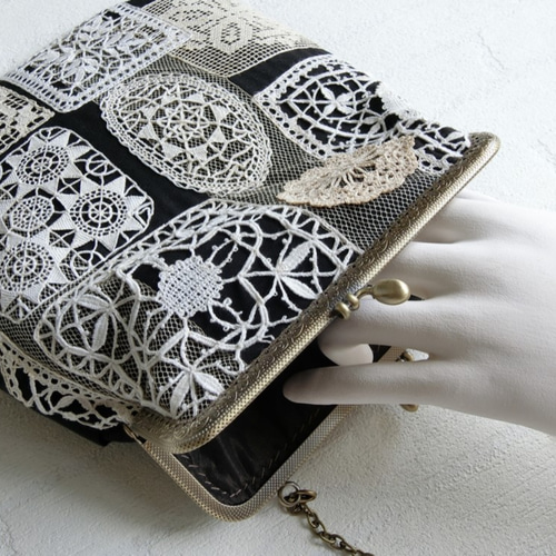 アンティークレースがま口バッグ＊ブラック＆モチーフ ハンドバッグ 紅