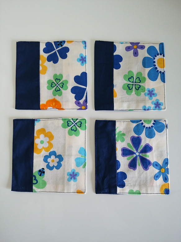 ☆送料無料☆青色花柄の布コースター4枚セット 1枚目の画像