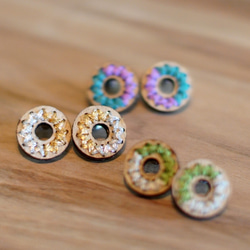 ◎木製クロスステッチ刺繍ピアス15mm◎ 1枚目の画像