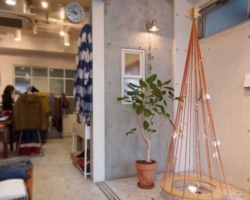 mömi-full 木と革でできたオリジナルクリスマスツリー その他