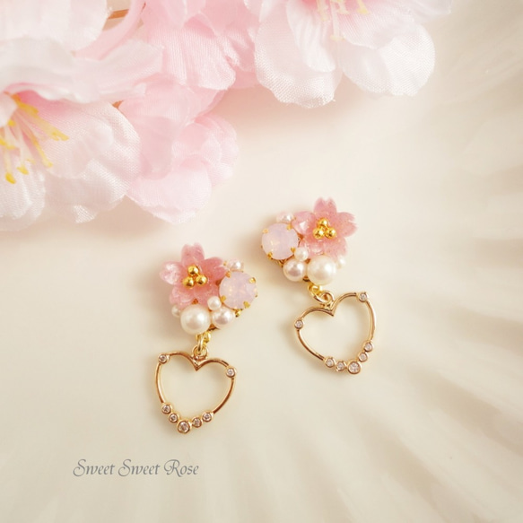 【再販】桜ビジューとハート　イヤリング/ピアス/桜/花/フラワー/ビジュー/スワロフスキー/パール/ハート/ジルコニア 1枚目の画像