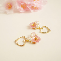 【再販】桜ビジューとハート　イヤリング/ピアス/桜/花/フラワー/ビジュー/スワロフスキー/パール/ハート/ジルコニア 5枚目の画像