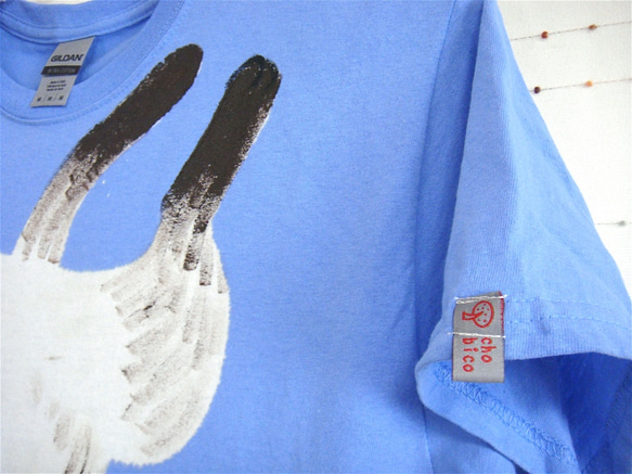 ごろん猫・へそ天ねこ・シャムネコ・メンズMタグ(レディスL対応サイズ) 水色＊手描きTシャツ＊chobico 3枚目の画像