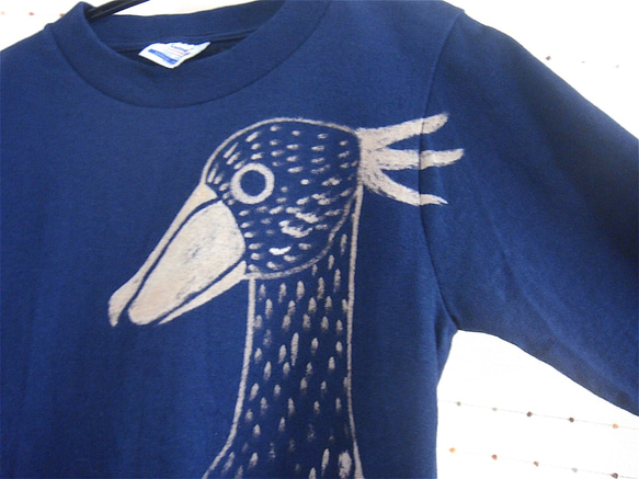 長袖Tシャツ 両面絵柄・ハシビロコウ・でかい動かない鳥・キッズS（110〜120cm対応）濃紺・手描き一点もの 3枚目の画像