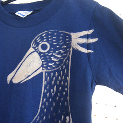 長袖Tシャツ 両面絵柄・ハシビロコウ・でかい動かない鳥・キッズS（110〜120cm対応）濃紺・手描き一点もの 4枚目の画像