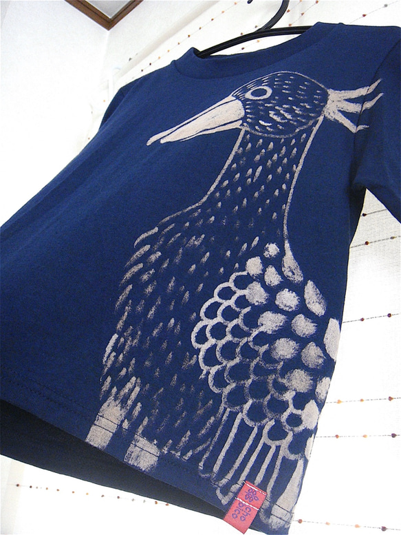 長袖Tシャツ 両面絵柄・ハシビロコウ・でかい動かない鳥・キッズS（110〜120cm対応）濃紺・手描き一点もの 5枚目の画像