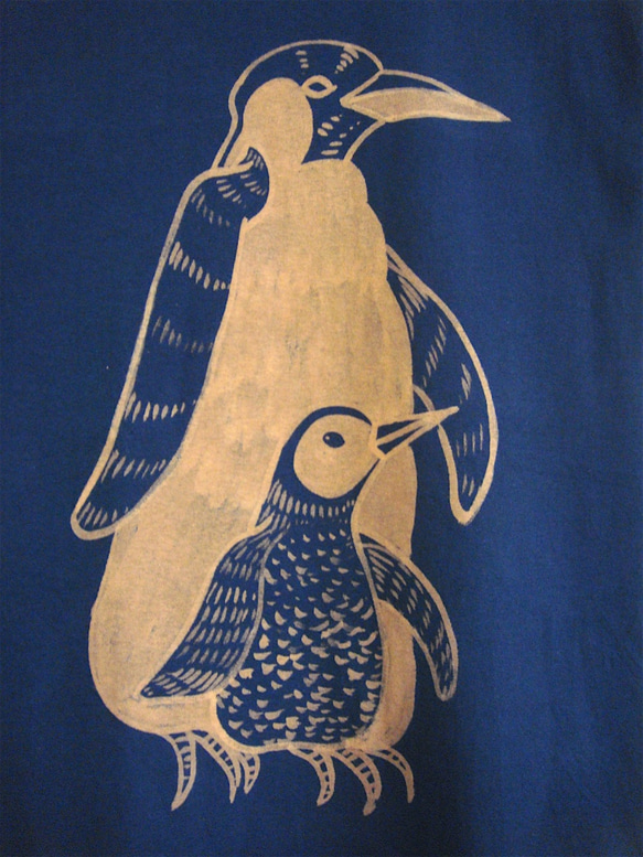 ペンギン親子・メンズM〜Lサイズ（レディスL対応サイズ）紺＊手描きTシャツ＊chobico＊ 3枚目の画像