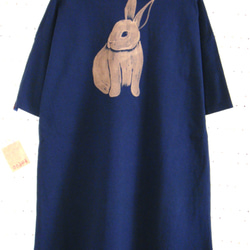 ウサーメン・弱いウサギをブレーメン風に積んでみた・Tシャツチェニック・レディスフリーサイズ・紺 5枚目の画像