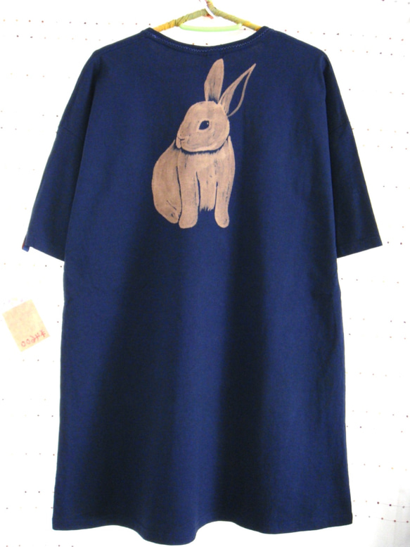 ウサーメン・弱いウサギをブレーメン風に積んでみた・Tシャツチェニック・レディスフリーサイズ・紺 5枚目の画像