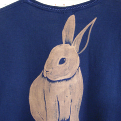 ウサーメン・弱いウサギをブレーメン風に積んでみた・Tシャツチェニック・レディスフリーサイズ・紺 6枚目の画像