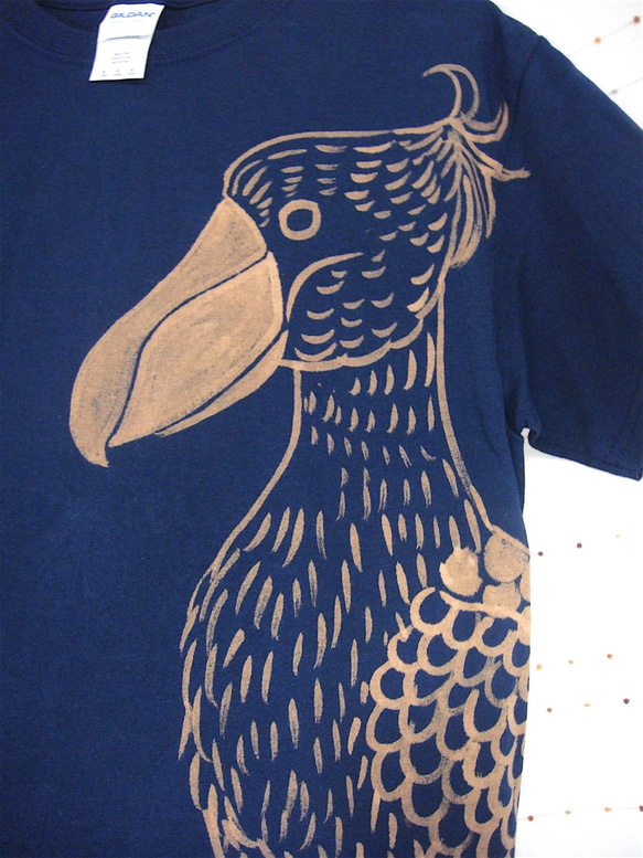 両面ハシビロコウ絵柄（でかい動かない鳥）レディスS〜Mサイズ（150から160cm対応サイズ）紺・手描きTシャツ 3枚目の画像