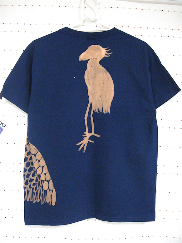 両面ハシビロコウ絵柄（でかい動かない鳥）レディスS〜Mサイズ（150から160cm対応サイズ）紺・手描きTシャツ 7枚目の画像