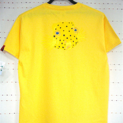 両面絵柄：ミナミハコフグ・毒フグ・女子S〜M対応サイズ（150〜160cm対応サイズ）黄色・手描きTシャツ 2枚目の画像