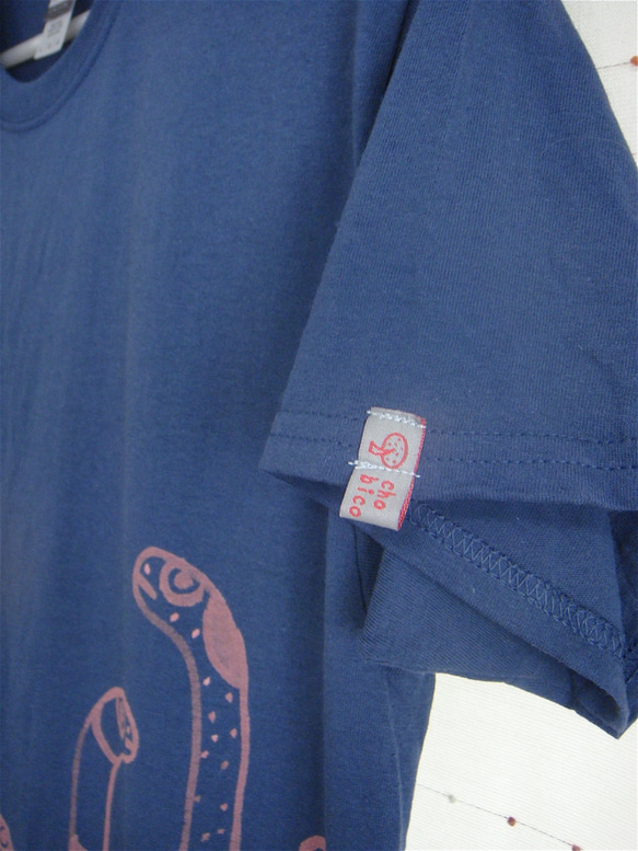 両面絵柄・チンアナゴ&ニシキアナゴ・にょろにょろ・メンズLタグ（女子XL対応サイズ）ブルーダスク＊手描きTシャツ 3枚目の画像