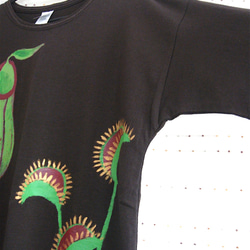 全面絵柄・食虫植物・ウツボカズラ・ハエトリソウ・モウセンゴケ・女子フリーサイズ・Tシャツリメイク チュニック・こげ茶 5枚目の画像