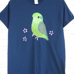 マメルリハノーマル(緑)・もふもふ頭でっかちインコ・メンズタグ（女子L対応サイズ）ブルーダスク＊手描きTシャツ＊ 1枚目の画像