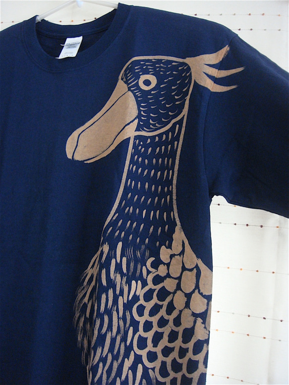 両面絵柄・長袖Tシャツ・袖リブ・ハシビロコウ・でかい動かない鳥・メンズL〜XLサイズ(女子XL対応サイズ) 紺・手描き 4枚目の画像